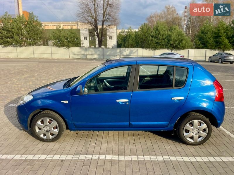 Хэтчбек Dacia Sandero 2010 в Луцке