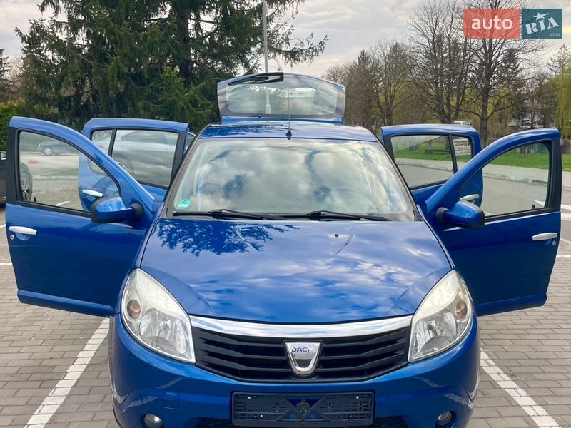 Хэтчбек Dacia Sandero 2010 в Луцке
