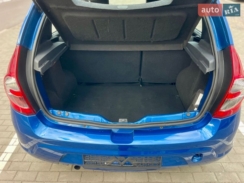 Хэтчбек Dacia Sandero 2010 в Луцке
