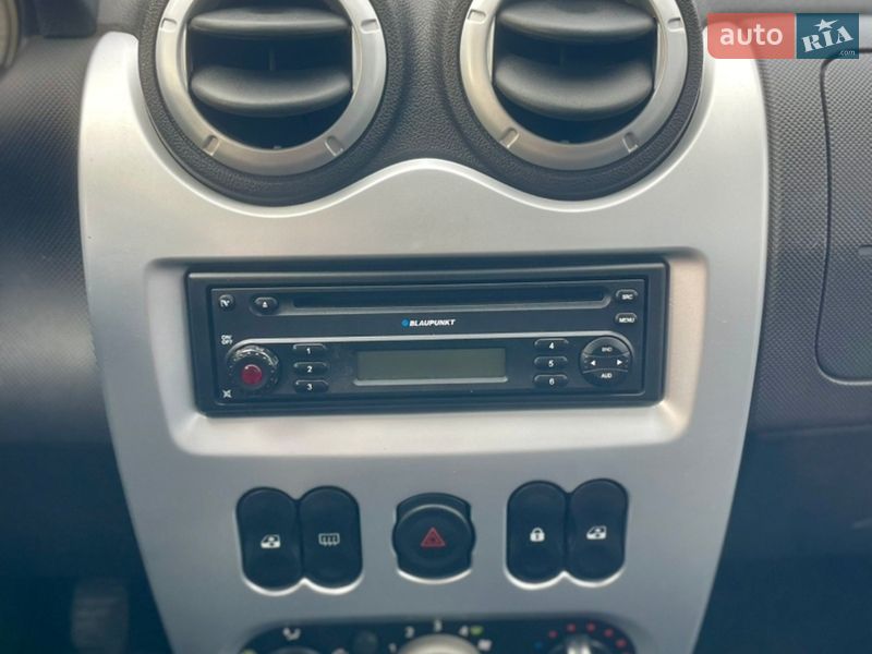 Хэтчбек Dacia Sandero 2010 в Луцке