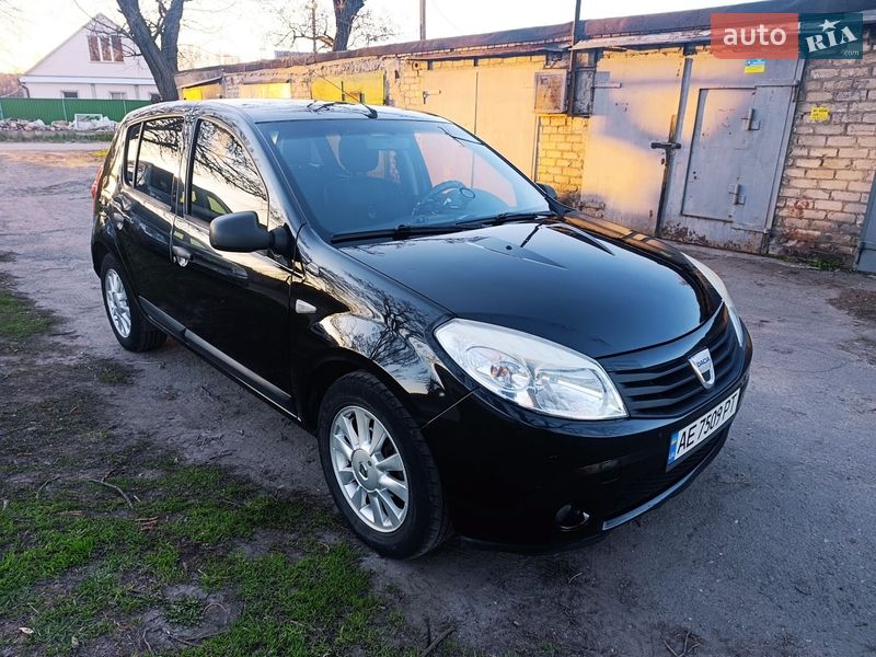 Хэтчбек Dacia Sandero 2009 в Каменском