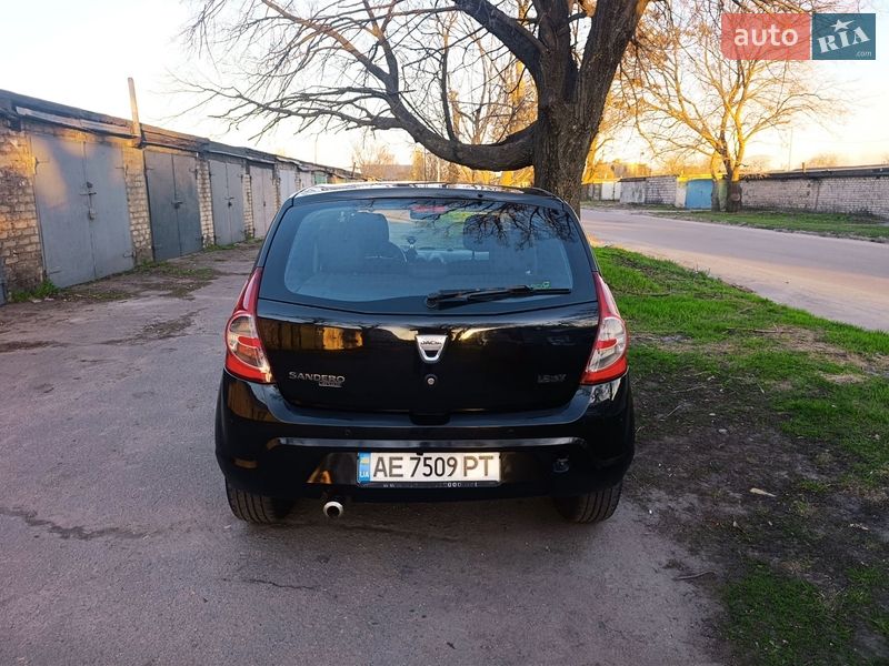 Хэтчбек Dacia Sandero 2009 в Каменском