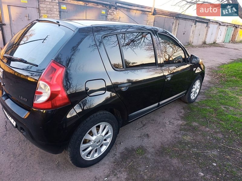 Хэтчбек Dacia Sandero 2009 в Каменском