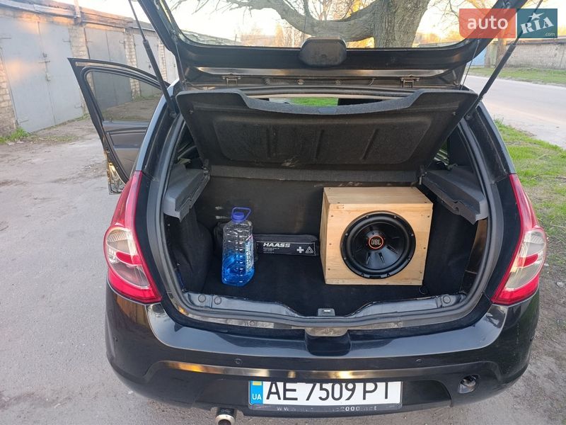 Хэтчбек Dacia Sandero 2009 в Каменском