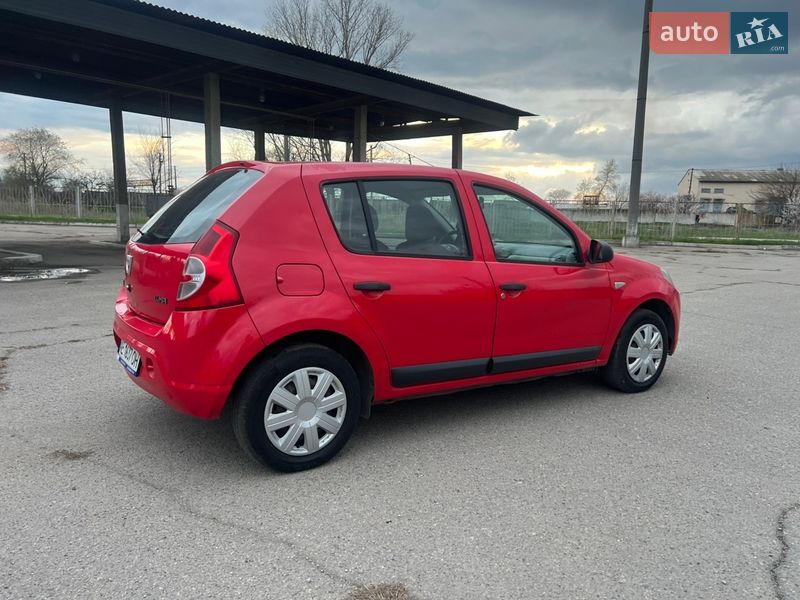 Хэтчбек Dacia Sandero 2009 в Днепре