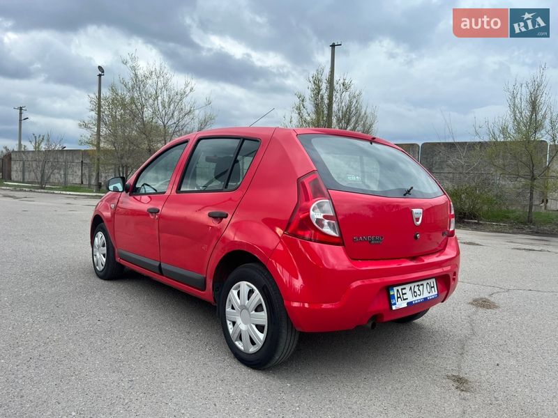Хэтчбек Dacia Sandero 2009 в Днепре
