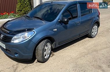 Хетчбек Dacia Sandero 2008 в Новоархангельську