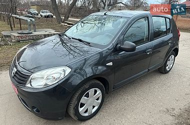 Хетчбек Dacia Sandero 2010 в Полтаві