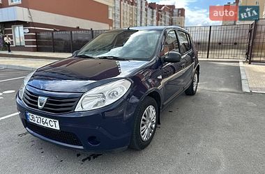 Хэтчбек Dacia Sandero 2012 в Умани