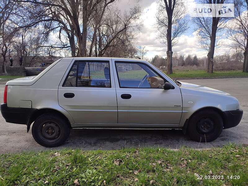 Хэтчбек Dacia Solenza 2004 в Каменском