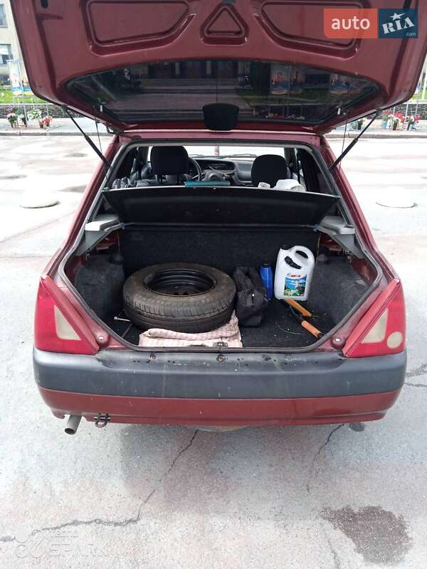 Седан Dacia Solenza 2004 в Романіву