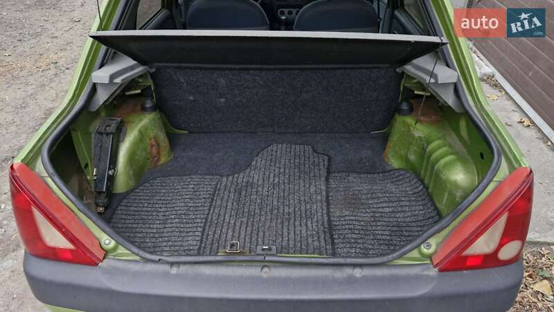 Седан Dacia Solenza 2003 в Киеве