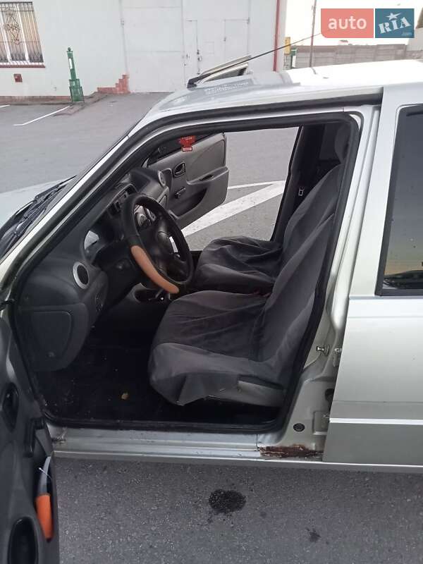 Седан Dacia Solenza 2003 в Тернополе