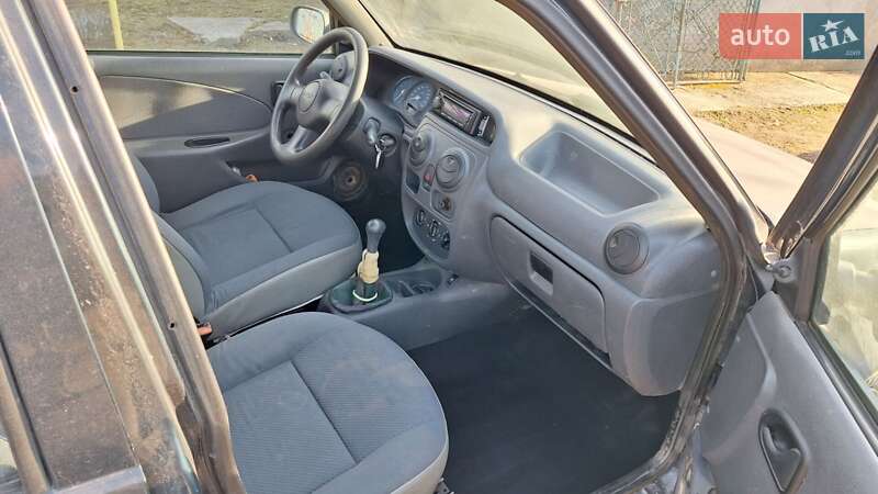 Седан Dacia Solenza 2004 в Калуше