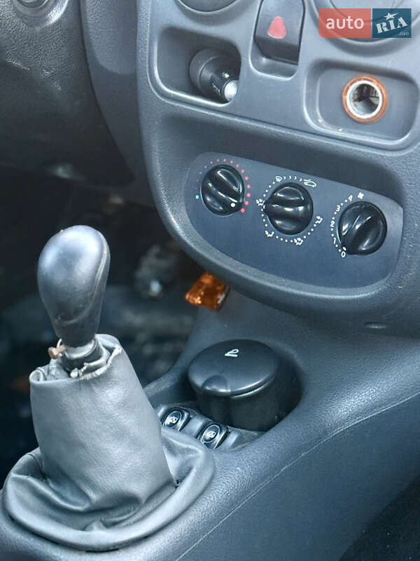 Седан Dacia Solenza 2004 в Коломые