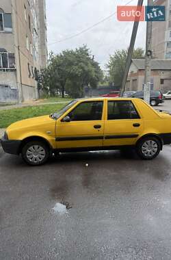 Седан Dacia Solenza 2004 в Яремче