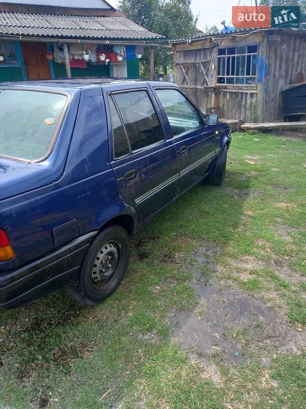 Седан Dacia SuperNova 2003 в Голобах