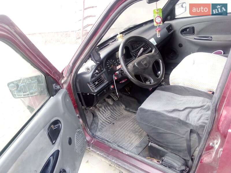 Седан Dacia SuperNova 2003 в Теребовле