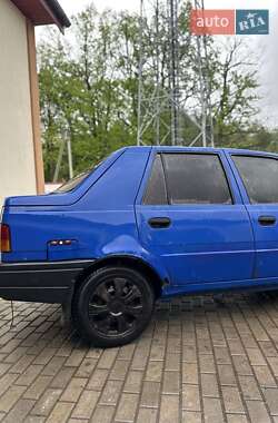 Седан Dacia SuperNova 2003 в Сарнах