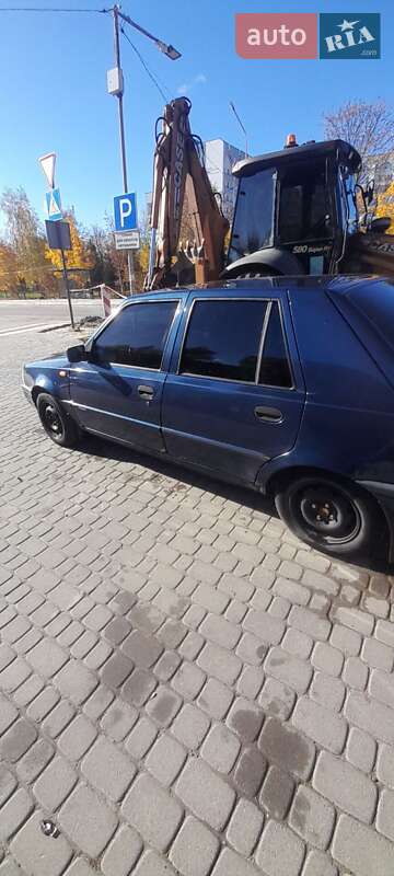 Седан Dacia SuperNova 2003 в Львові