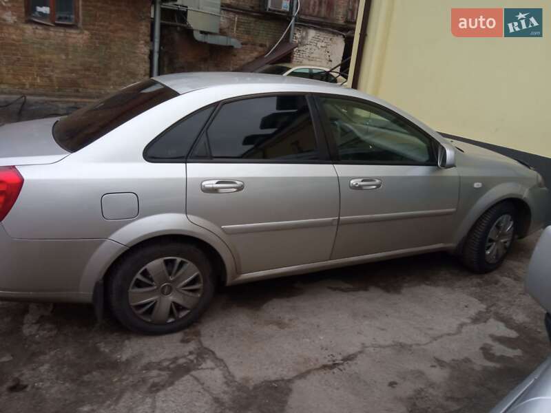 Седан Daewoo Gentra 2015 в Ильинцах