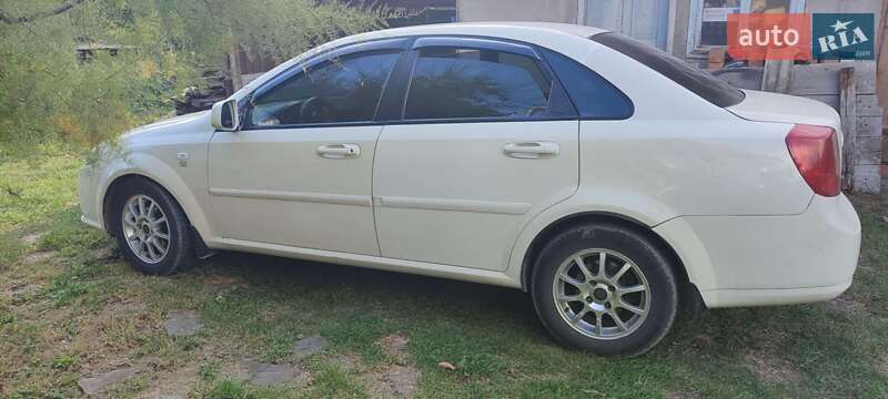 Седан Daewoo Gentra 2013 в Черновцах