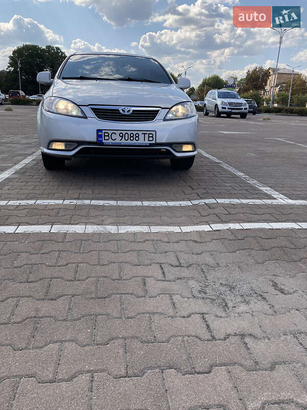 Седан Daewoo Gentra 2013 в Львове