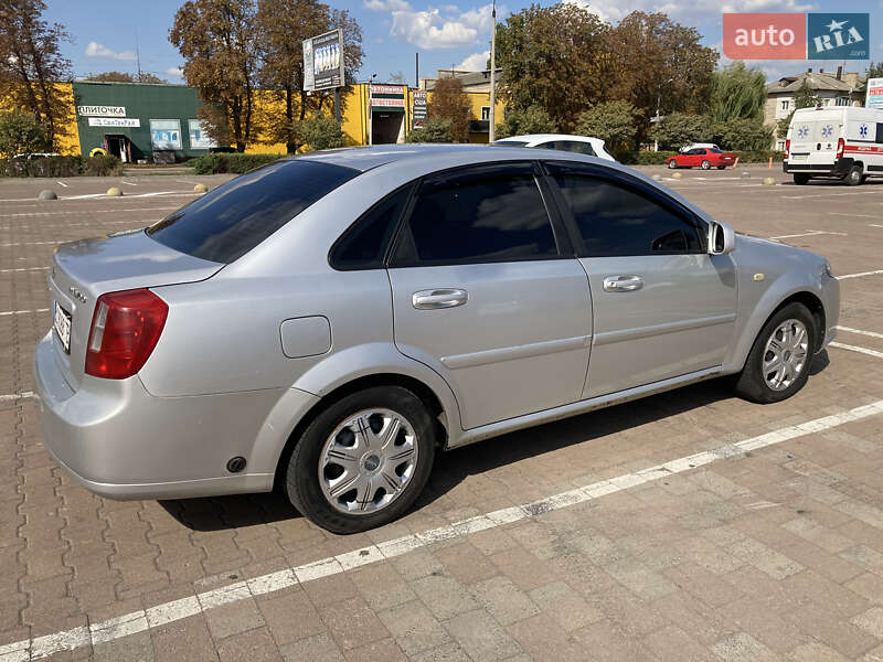 Седан Daewoo Gentra 2013 в Львове