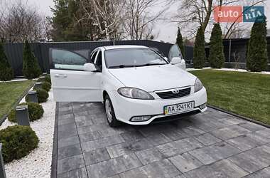 Седан Daewoo Gentra 2014 в Киеве