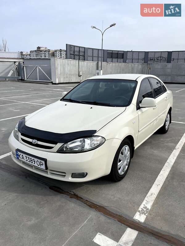 Седан Daewoo Gentra 2013 в Киеве