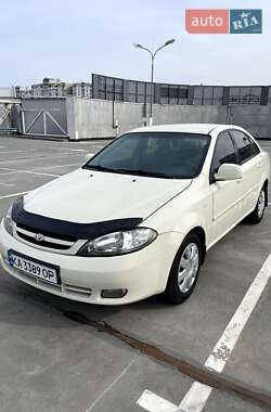 Седан Daewoo Gentra 2013 в Києві