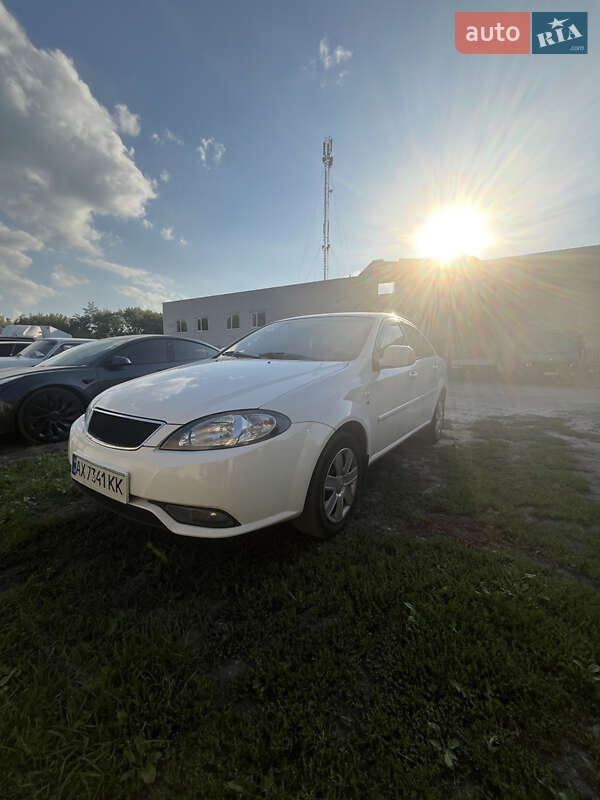 Седан Daewoo Gentra 2013 в Харькове