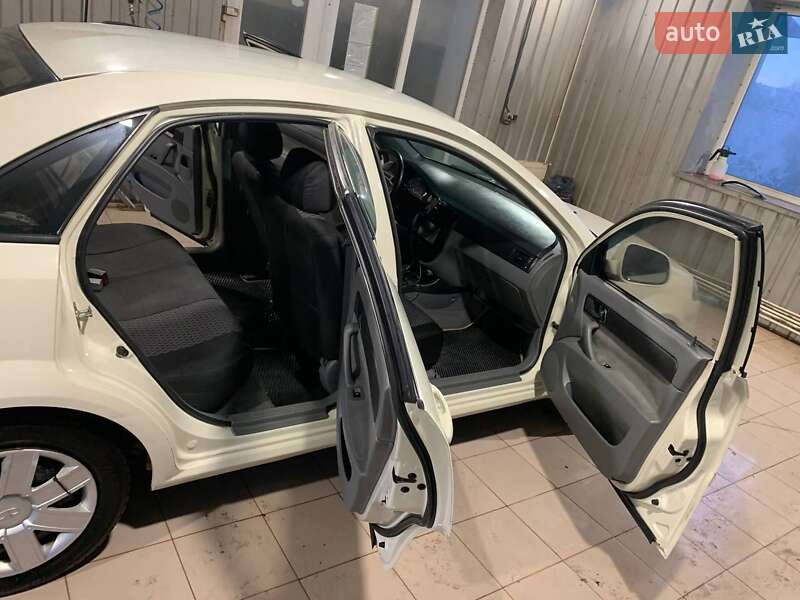 Седан Daewoo Gentra 2013 в Кролевці