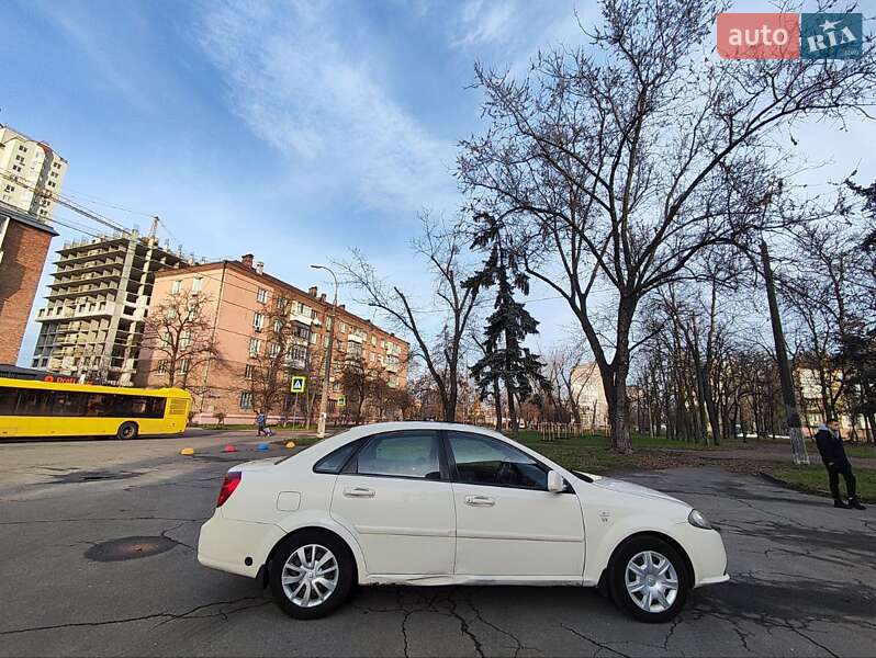 Седан Daewoo Gentra 2015 в Киеве