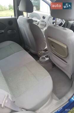 Хэтчбек Daewoo Kalos 2004 в  фото 14 Хэтчбек Daewoo Kalos 2004 в