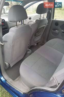 Хэтчбек Daewoo Kalos 2004 в  фото 15 Хэтчбек Daewoo Kalos 2004 в