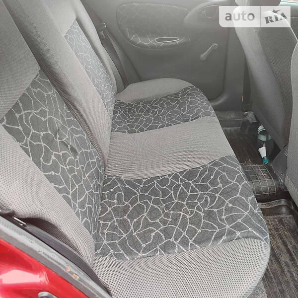 Седан Daewoo Lanos 2004 в Кривом Роге