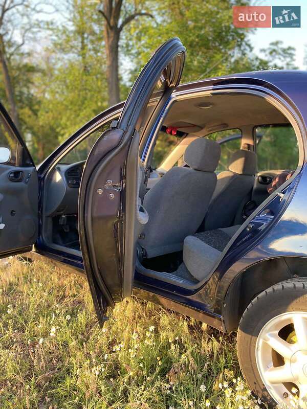 Седан Daewoo Lanos 2006 в Киеве