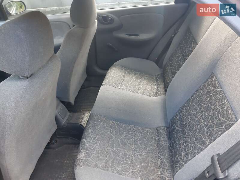 Седан Daewoo Lanos 2006 в Иванкове