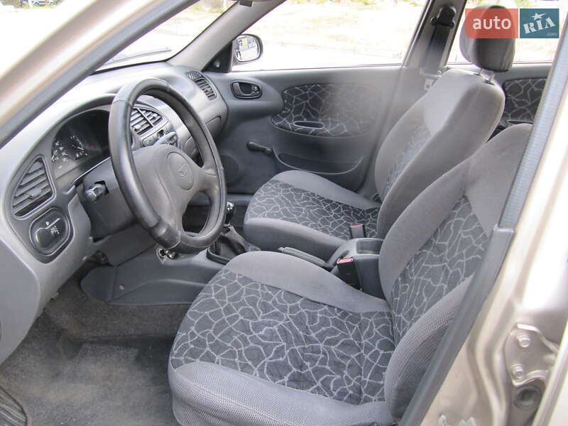 Седан Daewoo Lanos 2004 в Дніпрі