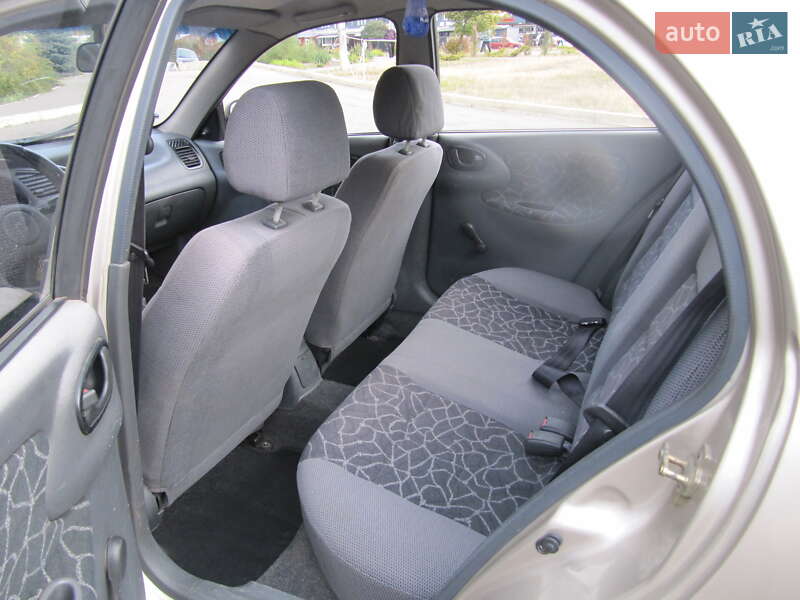 Седан Daewoo Lanos 2004 в Дніпрі