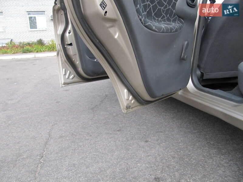 Седан Daewoo Lanos 2004 в Дніпрі