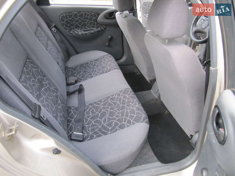 Седан Daewoo Lanos 2004 в Дніпрі