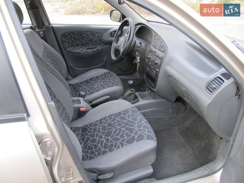 Седан Daewoo Lanos 2004 в Дніпрі