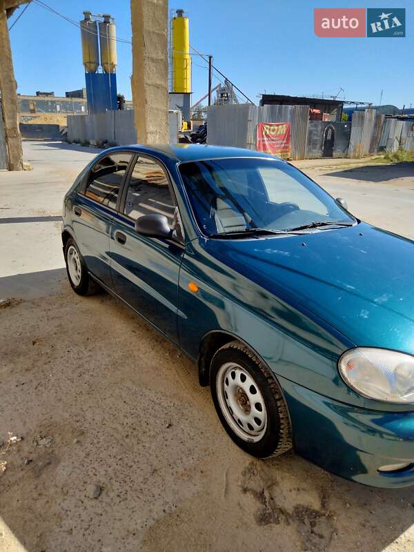 Хэтчбек Daewoo Lanos 1998 в Одессе