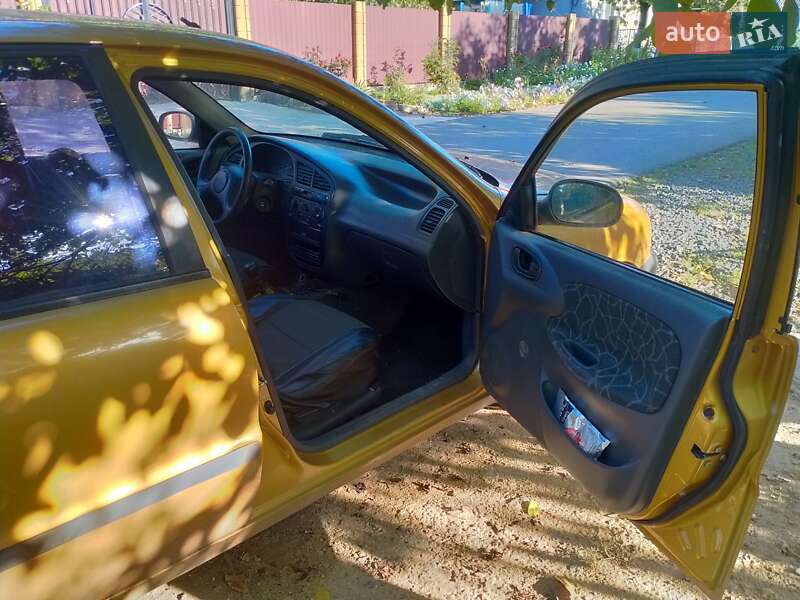 Седан Daewoo Lanos 2003 в Доброславе