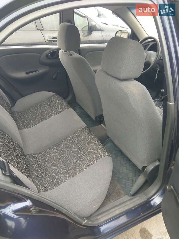 Седан Daewoo Lanos 2004 в Чернігові