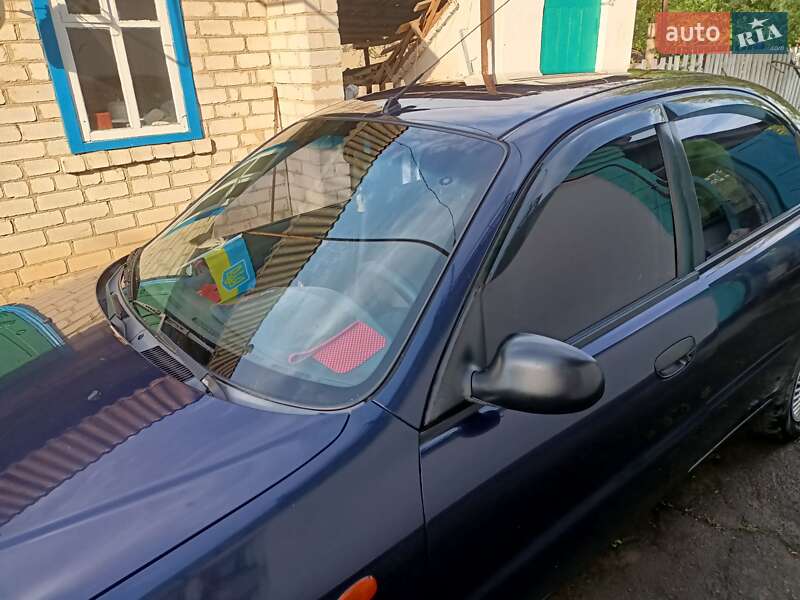 Седан Daewoo Lanos 2004 в Киеве
