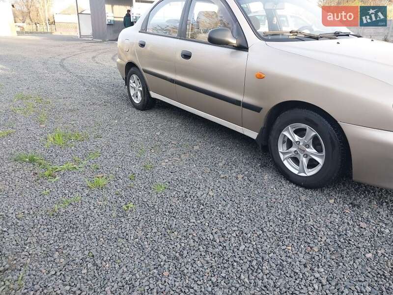 Седан Daewoo Lanos 2004 в Городищеві