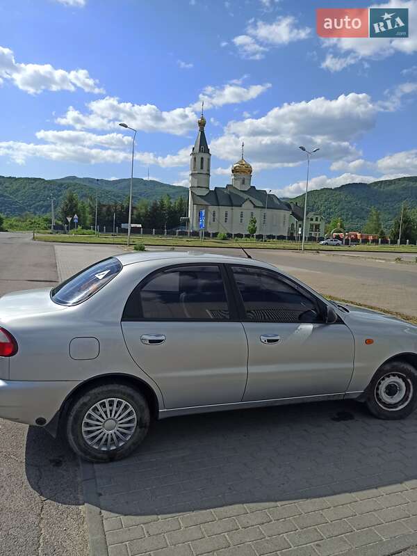 Седан Daewoo Lanos 2005 в Хусті